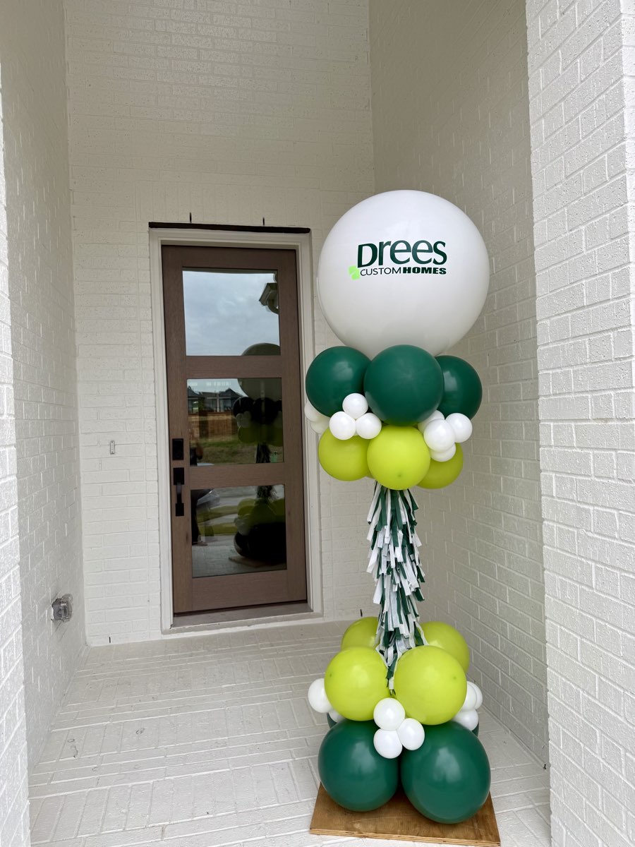 Corporate balloon column