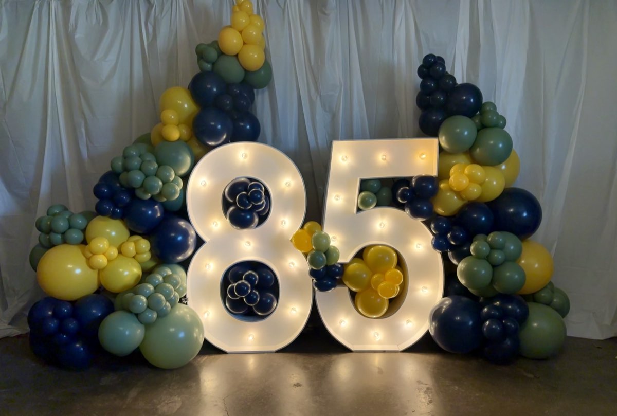 Light-up marquee numbers