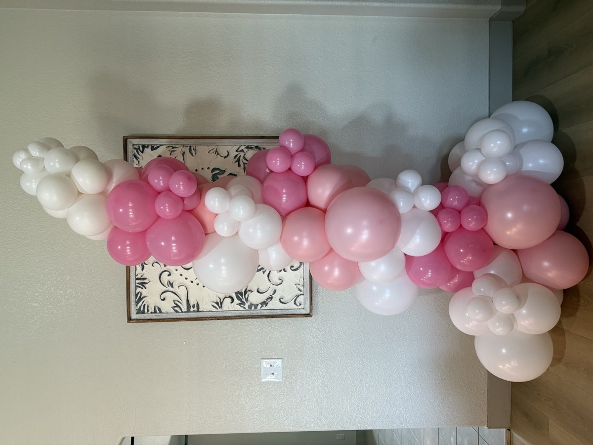 Grab and go balloon garland